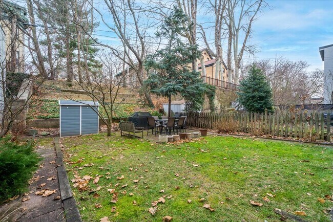 Building Photo - 829-831 Hudson St