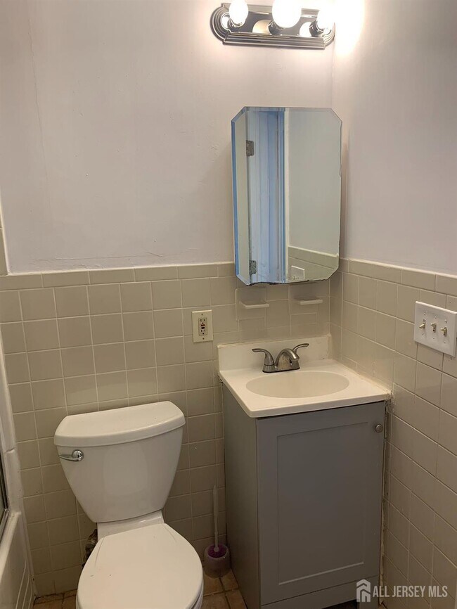 Building Photo - 11 S Pelham Ave