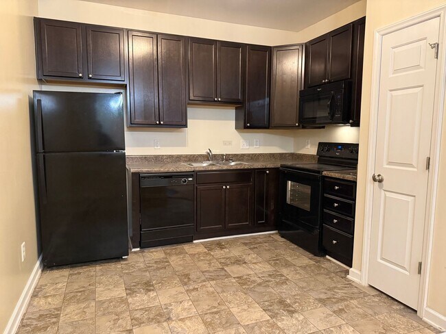 Building Photo - Conveniently Located Home Near HWY 440, 54...