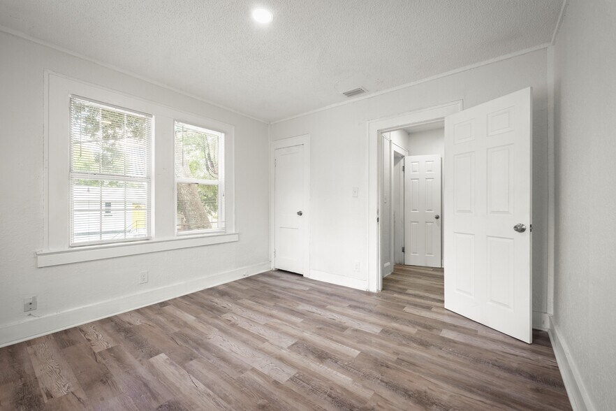 Building Photo - 3524 Boulevard St