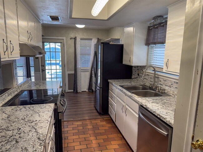 Building Photo - 1213 Idlewood Dr