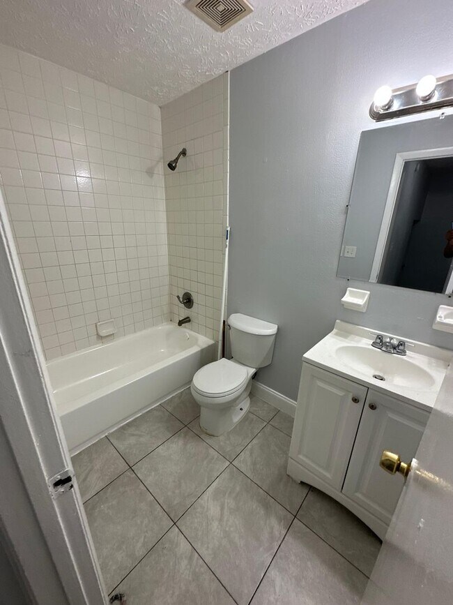 Building Photo - Fully Renovated 3/1.5 -Single Family! Avai...