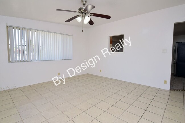 Building Photo - 3 Bed 2 Bath Midtown Duplex with Covered Parking & Storage