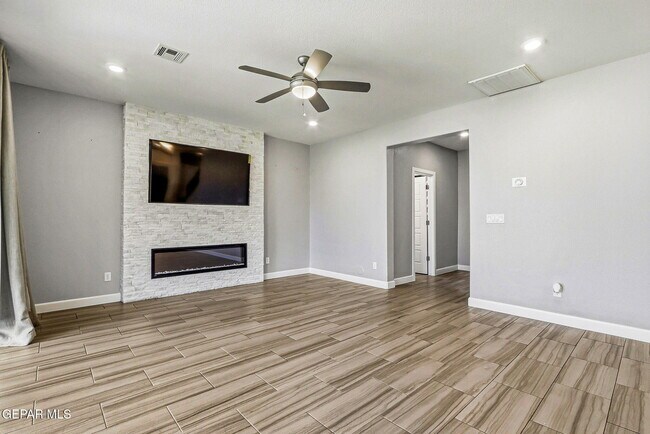 Building Photo - 13082 Oakhampton Ave