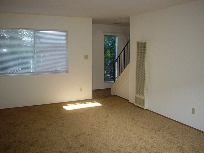 3br Living Room - Aspen Apartments