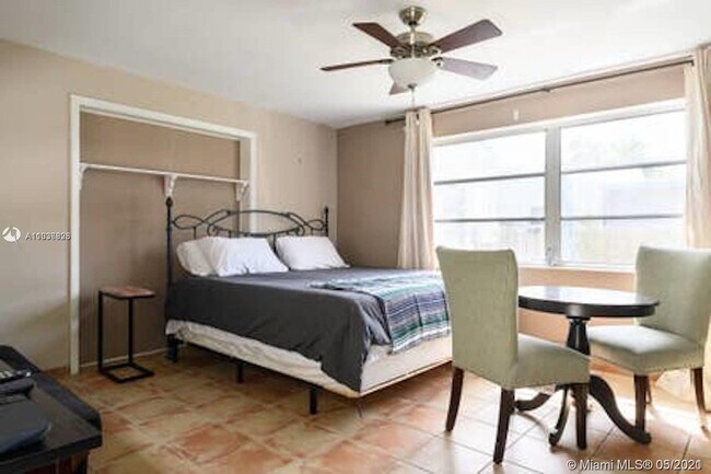 Building Photo - 531 NE 10th Ave