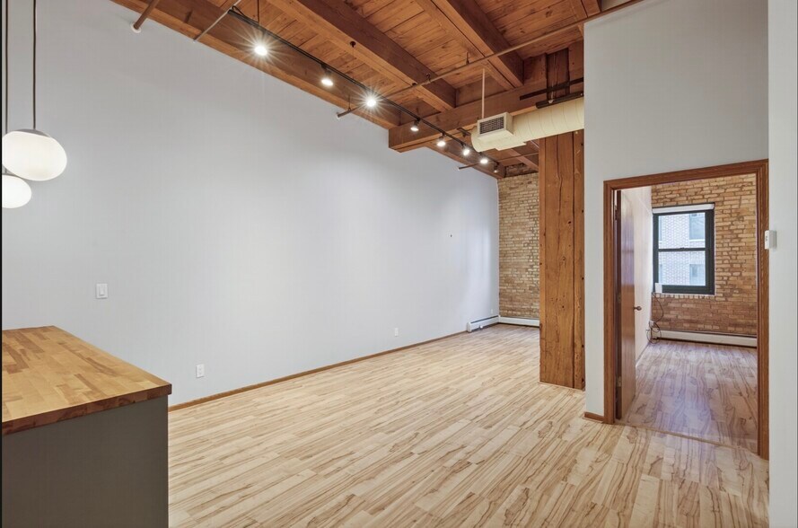 Building Photo - 400 N 1st St