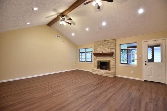 Building Photo - 2910 Colonial Dr