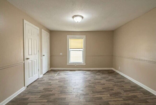 Building Photo - 218 Irving Ave