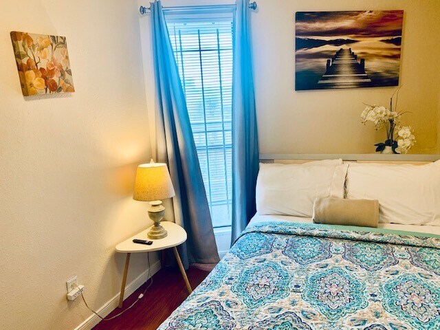 Building Photo - 6102 Seawall Blvd