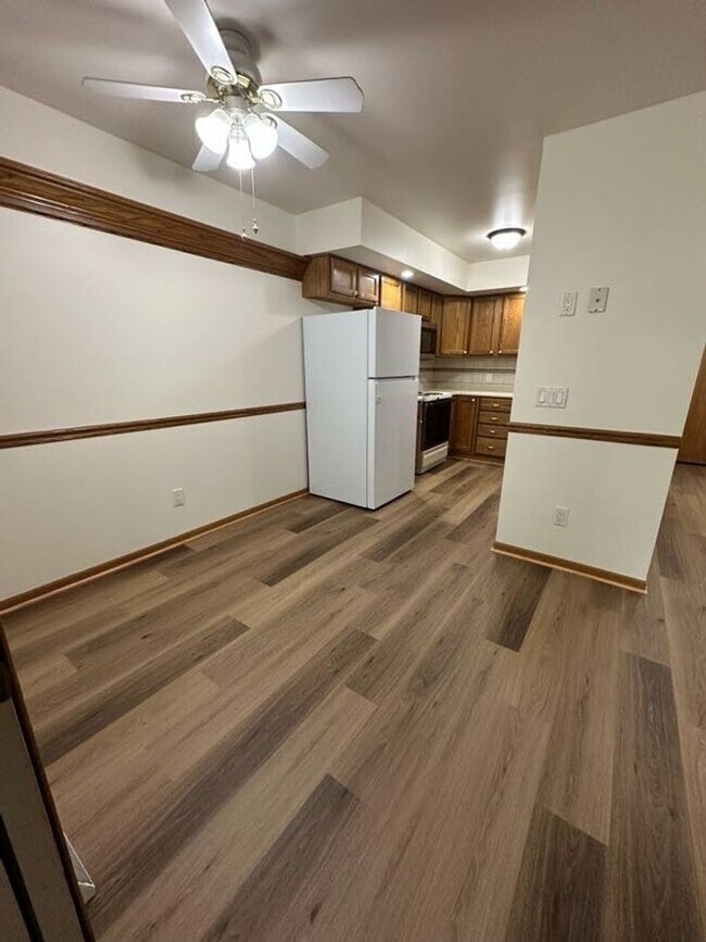 Building Photo - Ellis Avenue Duplex