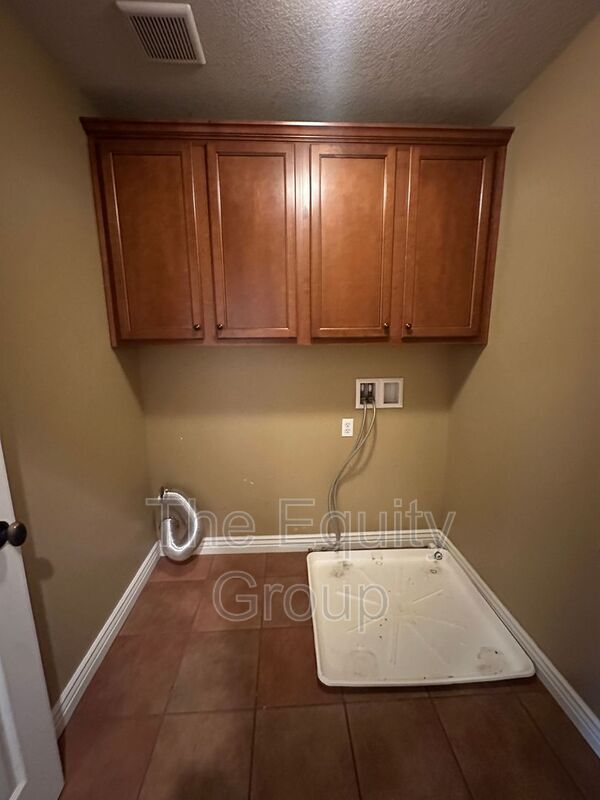 Building Photo - 3842 W Buena Vista Ave