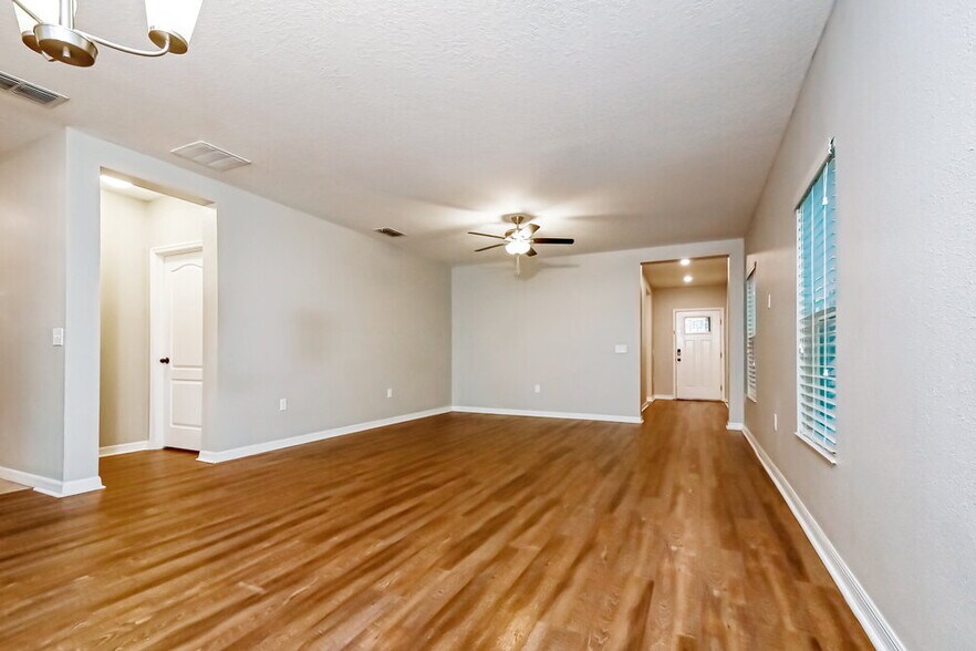 Building Photo - 10641 Laguna Plains Dr