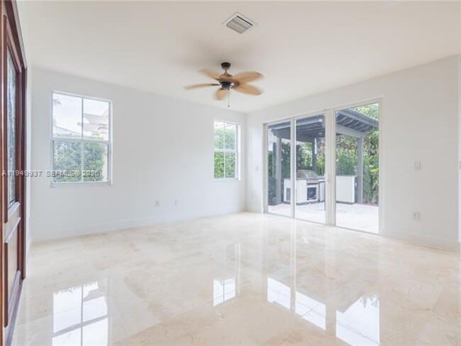 Building Photo - 7010 NW 106th Ave