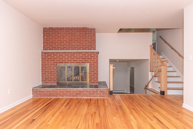 Building Photo - 1520 Traver Rd