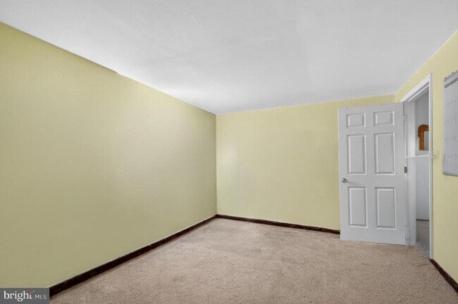 Building Photo - 8815 Newport Ct