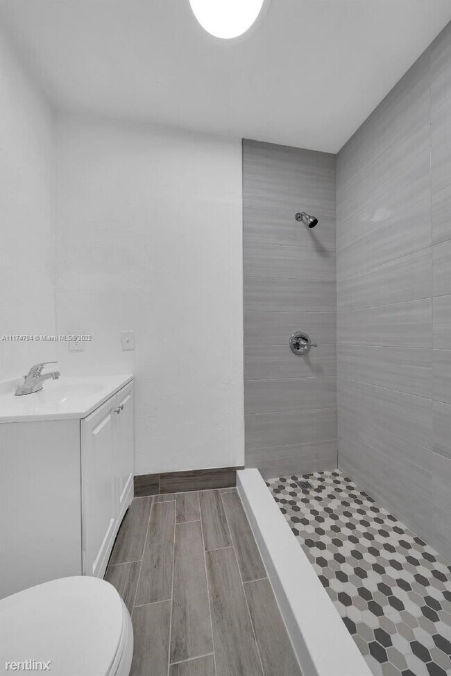 Building Photo - 2 br, 2 bath House - 640 SW 8th Ave # 640 # 8