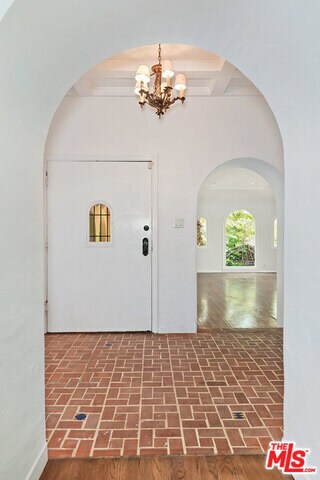 Building Photo - 214 S Medio Dr