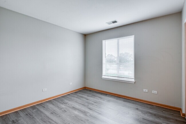 Building Photo - 2873 Carlsbad Cir