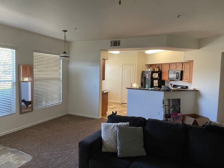 Living Room & formal dining area - 17000 Wedge Pky