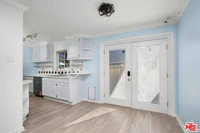 Building Photo - 11138 Aqua Vista St