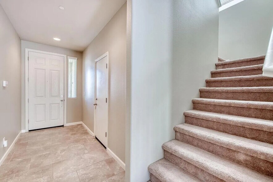 Building Photo - 1304 Royalty Way