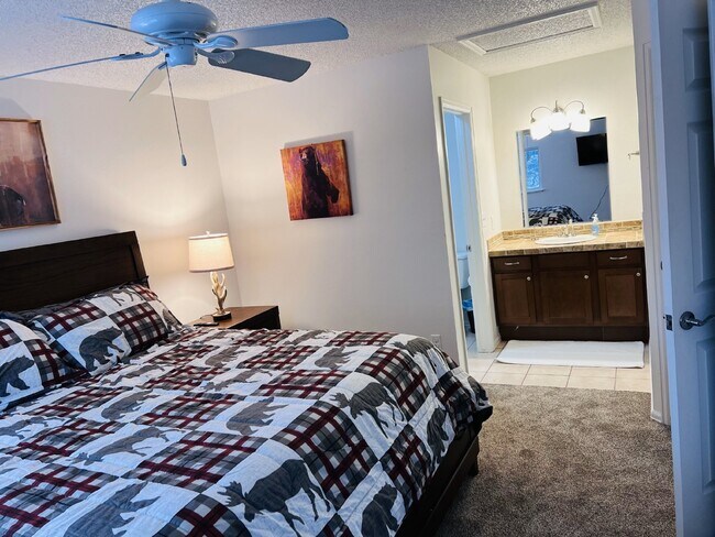 Building Photo - FULLY FURNISHED + ALL UTILITIES INCLUDED!