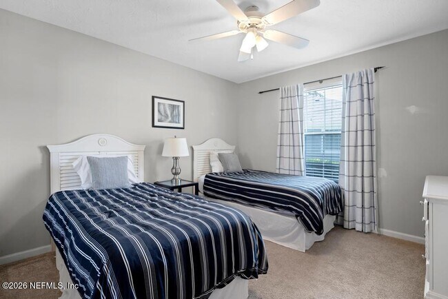 Building Photo - 137 Oak View Cir