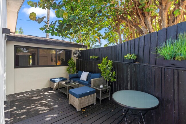 Building Photo - 719 NE 36th St