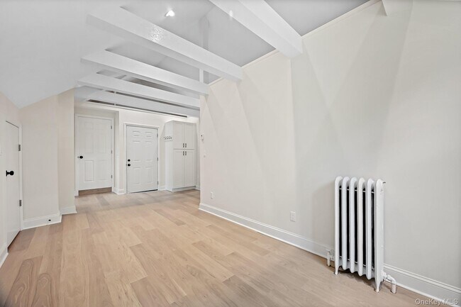 Building Photo - 12 Thomas Pl