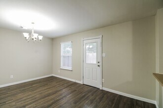 Building Photo - 439 Remington Park Ct