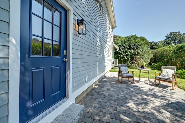 Building Photo - 5 Key Ct