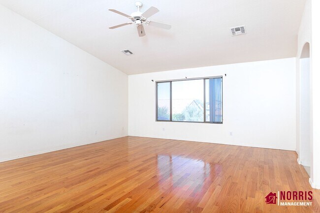 Building Photo - Beautiful Large Home Available Now!