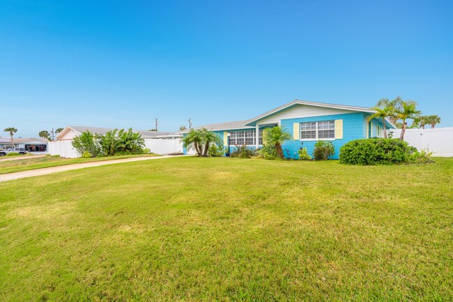 Building Photo - Furnished Home with Backyard Oasis