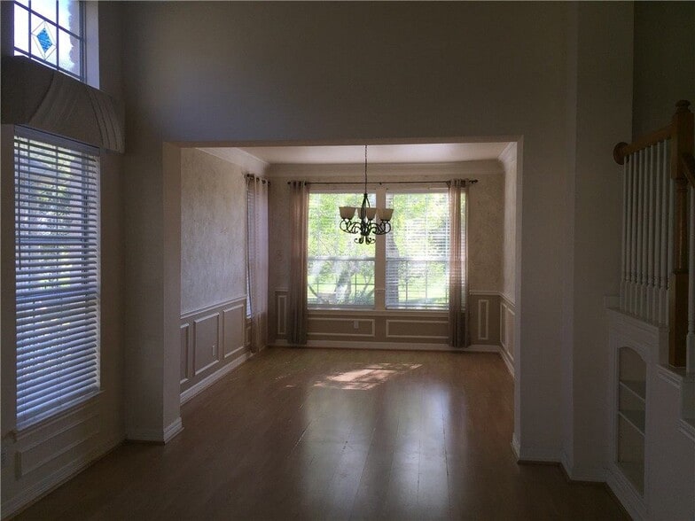 Building Photo - 4016 Sable Oaks Dr