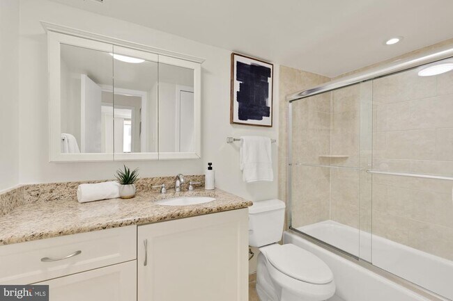Building Photo - 1325 18th St NW