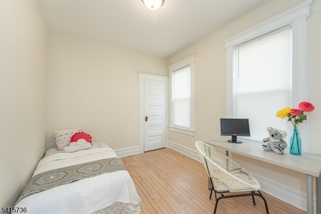 Building Photo - 207 Hillside Ave