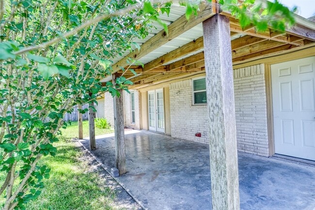 Building Photo - 607 Rosewood Dr
