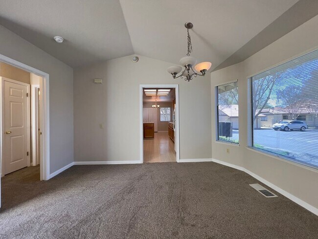 Building Photo - 64 Fountain Grove Cir