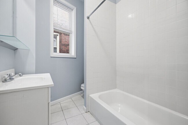 Building Photo - 58 Quincy Pl NE