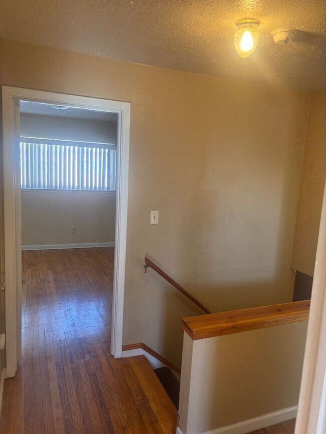 Building Photo - Charming 2-Bedroom Property in Prime Location