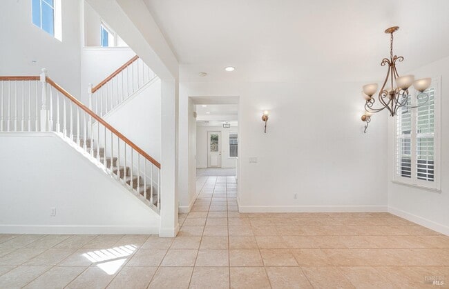 Building Photo - 525 Sauvignon Pl