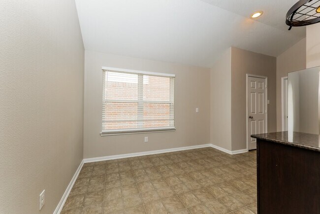 Building Photo - 9957 Yearling Pl