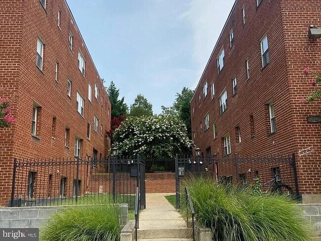 Building Photo - 4724 Benning Rd SE
