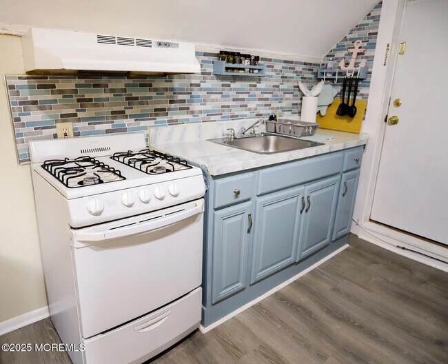 Building Photo - 49 2nd Ave