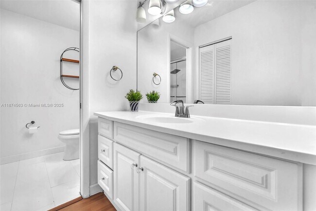 Building Photo - 3825 Estepona Ave