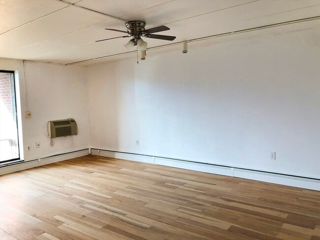 Building Photo - 269 Lake St