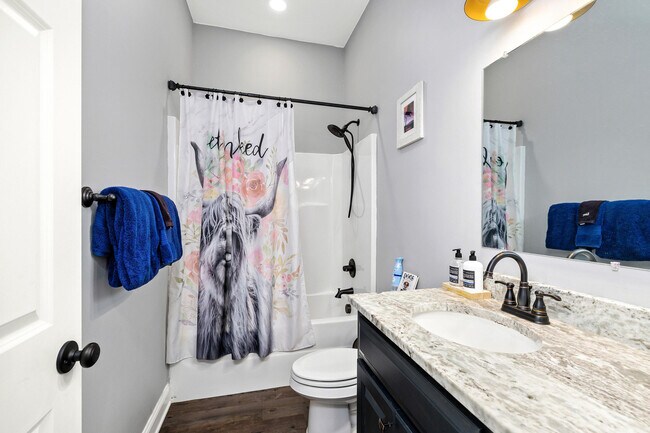 Building Photo - 930 Loring Mill Rd