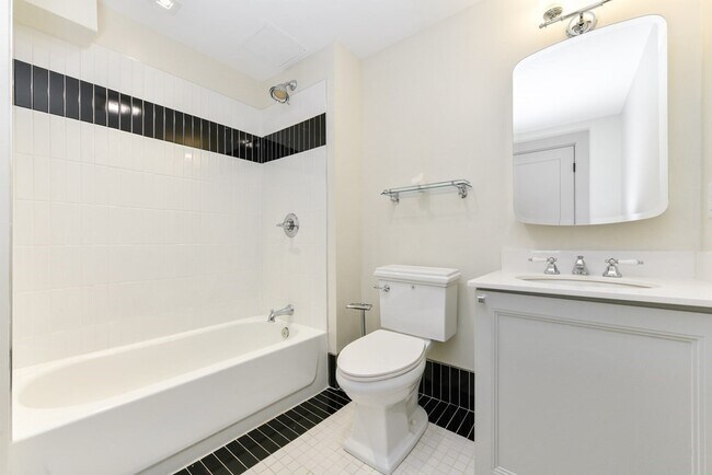 Building Photo - 9 Dana St