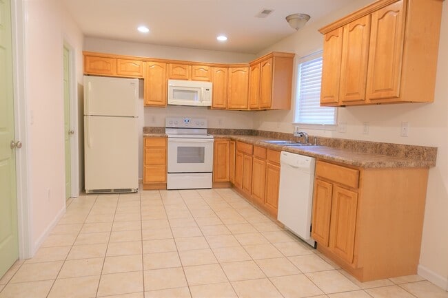 Building Photo - 103 Middlehouse Way